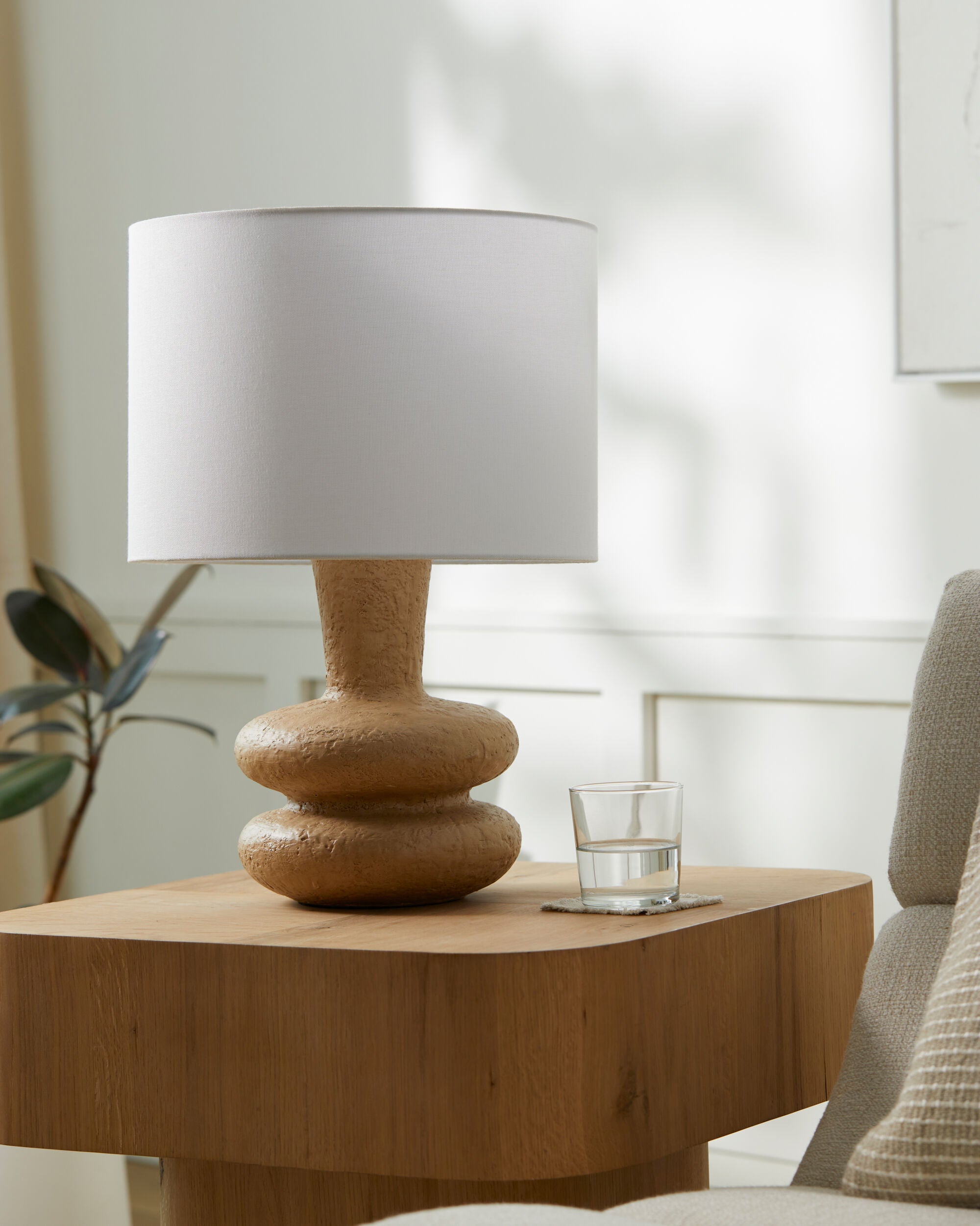 Vanda Accent Table Lamp